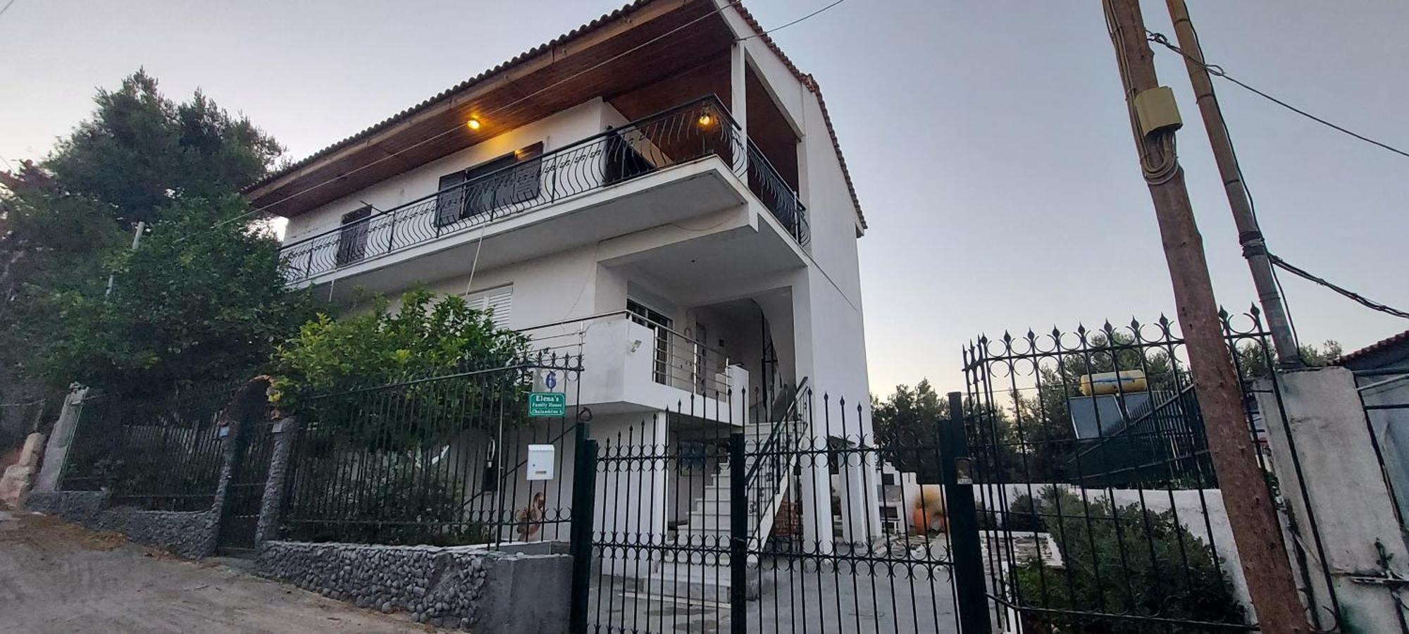 Apartment Elena's Family House